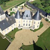 Chateau De Vauloge