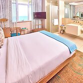 Suncoast Hotel & Towers