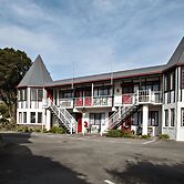 Castles Motel and Driftwood Motel