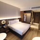 Holiday Inn Shanghai Jing'an by IHG