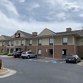 Amelia Inn & Suites