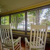 Lake Ripley Lodge w Lake Front Rooms, Grand Porch, Kayaks & Paddleboar