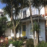 Avron House
