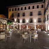 Hotel Cienbalcones