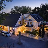 Drake Devonshire and Motor Inn