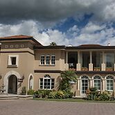 La Esmeralda en el Encanto Hotel Petit