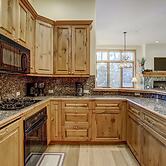 Cozy & Central Arrowhead Ge Townhome, 3br, Sleeps 6 3 Bedroom Townhous