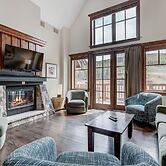 Penthouse 4 Bedroom  At Base Of Peak 8 Condo by RedAwning