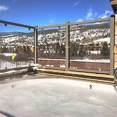 2759 Slopeside 1 Bedroom Condo by RedAwning