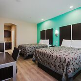 Palace Inn and Suites - Willowbrook Mall