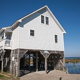Spartina 3 Bedroom Cottage by RedAwning