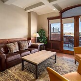 The Victoria 4 1 Bedroom Condo by RedAwning