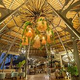 TreeHouse Villas - Adults Only