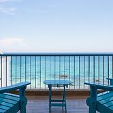 Blue Anchor Lodge & Cafe-Binh Ba Island