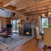 Horseshow Hideaway – Pet Friendly Cabin, 7 Minutes to TIEC