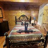 Always Misbehavin 1 Bedroom Cabin by RedAwning