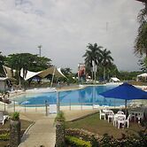 Lake House Resort