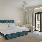 The Alley Hotel