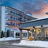 Super 8 by Wyndham Niagara Falls by the Falls