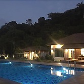 Koh Ngai Paradise Beach Resort