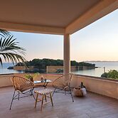 Prima Vista Beachfront Boutique Hotel