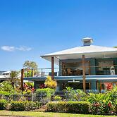 Reeflections Beachfront Holiday House