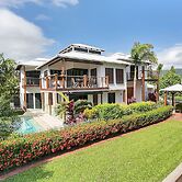 Beachcomber Holiday House