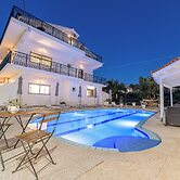 Denise Studios & Apartments