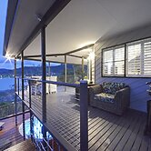 Crusoe's Beach House Ocean Views