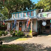 Blue Moon Guest House and Saloon