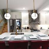 Aurora Deluxe Vacation Guest House