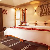 Mariposa Beach Grove