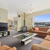 Manfield City Waterfront View Cottage