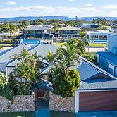 Maureen Waterfront Beach House