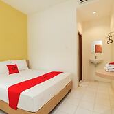 RedDoorz Plus @ Slamet Riyadi