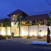 The Triangle Hotel