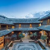 Lize Graceland Artistic Suite Inn