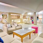 Hari Club Beach Resort