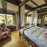 Dawson Falls Mountain Lodge