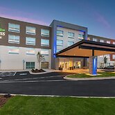 Holiday Inn Express & Suites Gainesville - Lake Lanier Area by IHG
