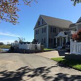 Rooms in Family House in Salem Boston