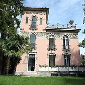 Villa Liberty - Lake Como Rooms & SPA