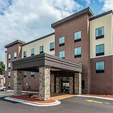 Cobblestone Hotel & Suites - Hartford