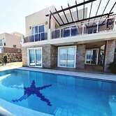 Royal Heights Adabuku 3 Bedrooms Villa