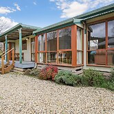 R & R in Bright - Short walk to town