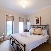 JASMINE, 2BDR Port Melbourne House