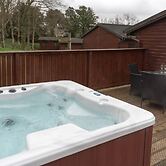 Birch Lodge 19 with Hot Tub
