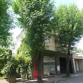 Departamento-casa muy amplio y céntrico.