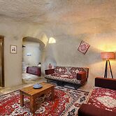 Dilek Tepesi Cave Hotel