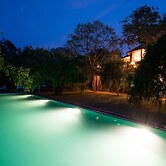 Flameback Eco Lodge